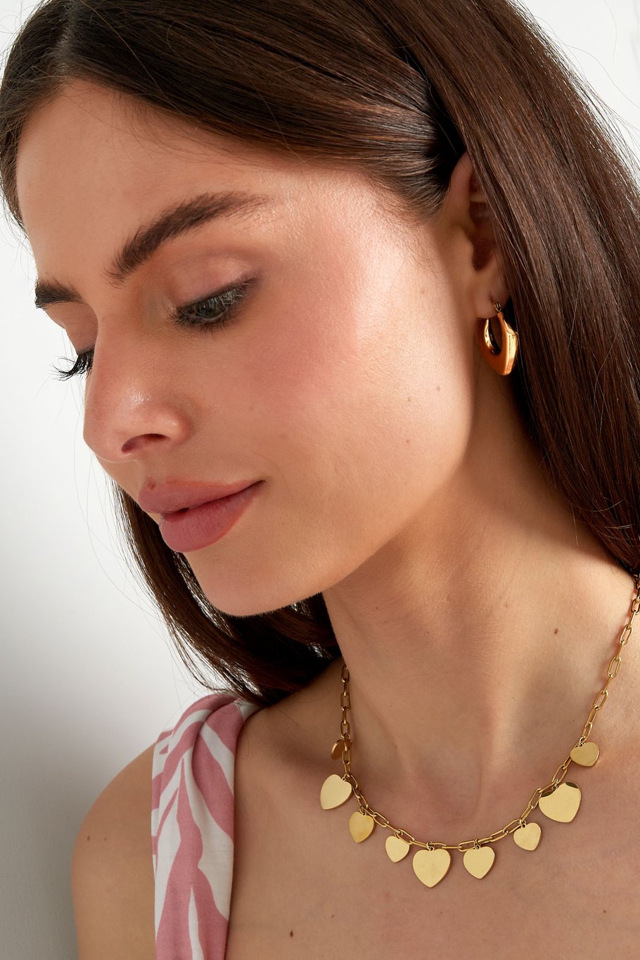 Collar con colgante de fiesta en forma de corazón grueso y plano Imagen4